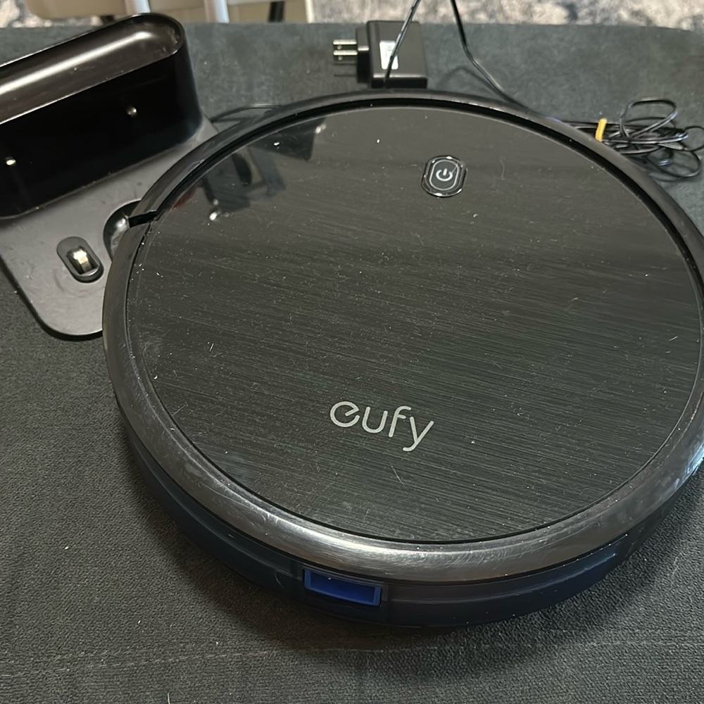 Eufy Black Automatic Vacuum Robot